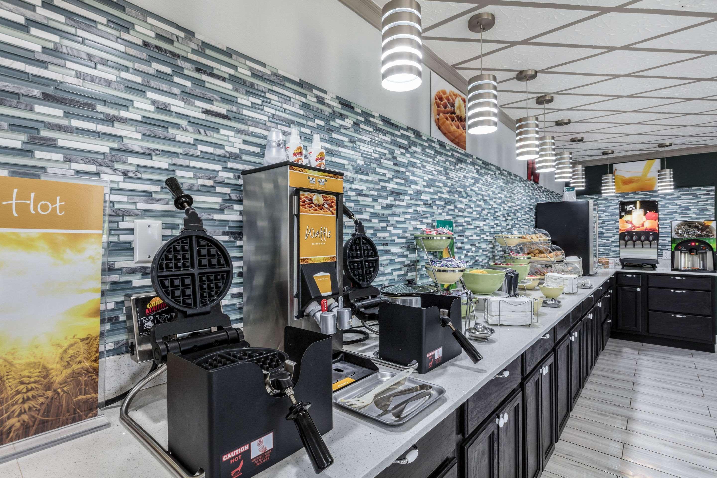 Quality Inn Forrest City I-40 Экстерьер фото